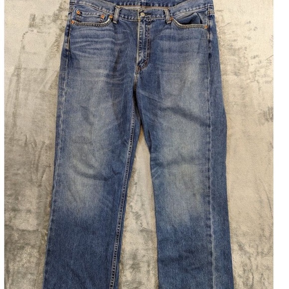 42 by 32 Levi Men Jeans - Picture 1 of 7